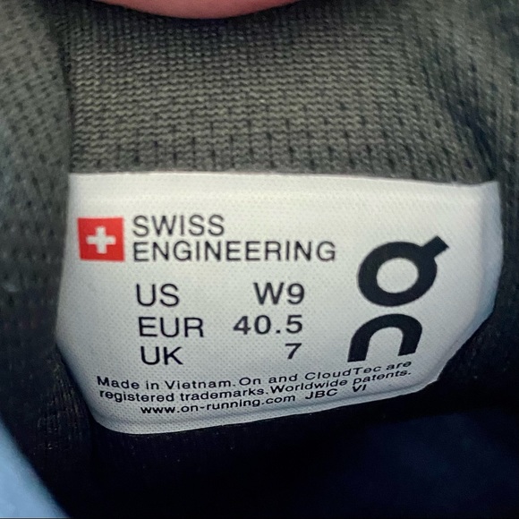 ON Running Cloudstratus Shoe - Picture 3 of 7